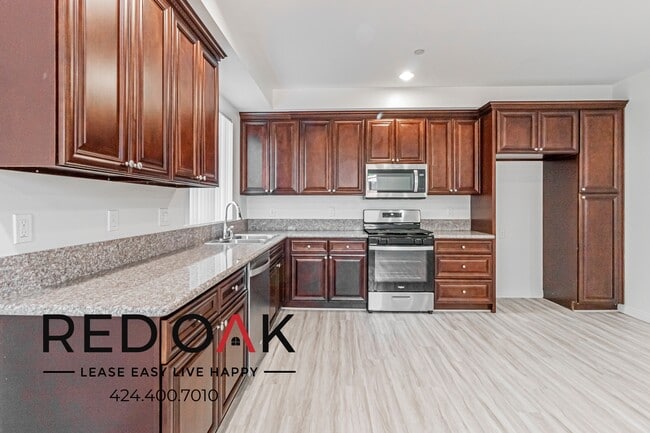 Foto del edificio - 6829 Simpson Ave