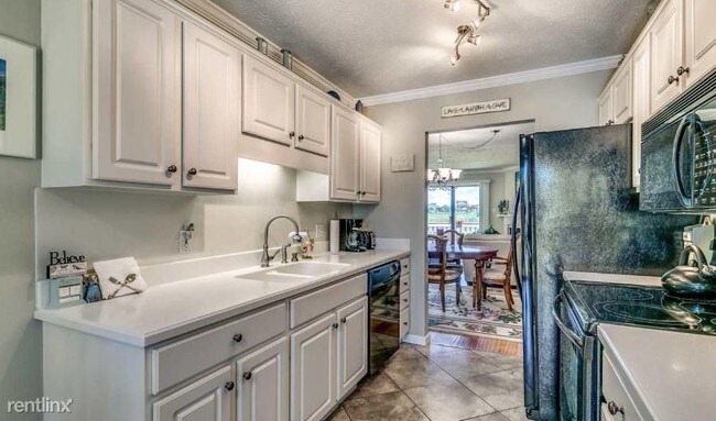 Building Photo - 3 br, 3 bath Townhome - 4032 Fairway Lakes Dr