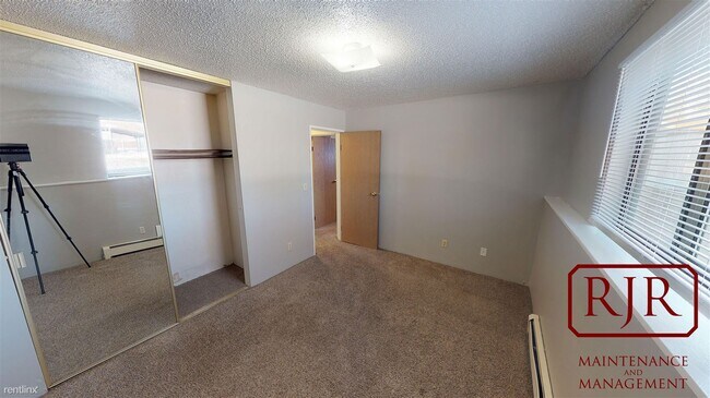 Building Photo - 409 Riverside Park Rd