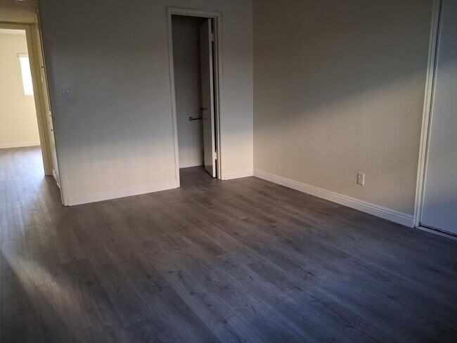 Foto del edificio - 8560 E Artesia Blvd