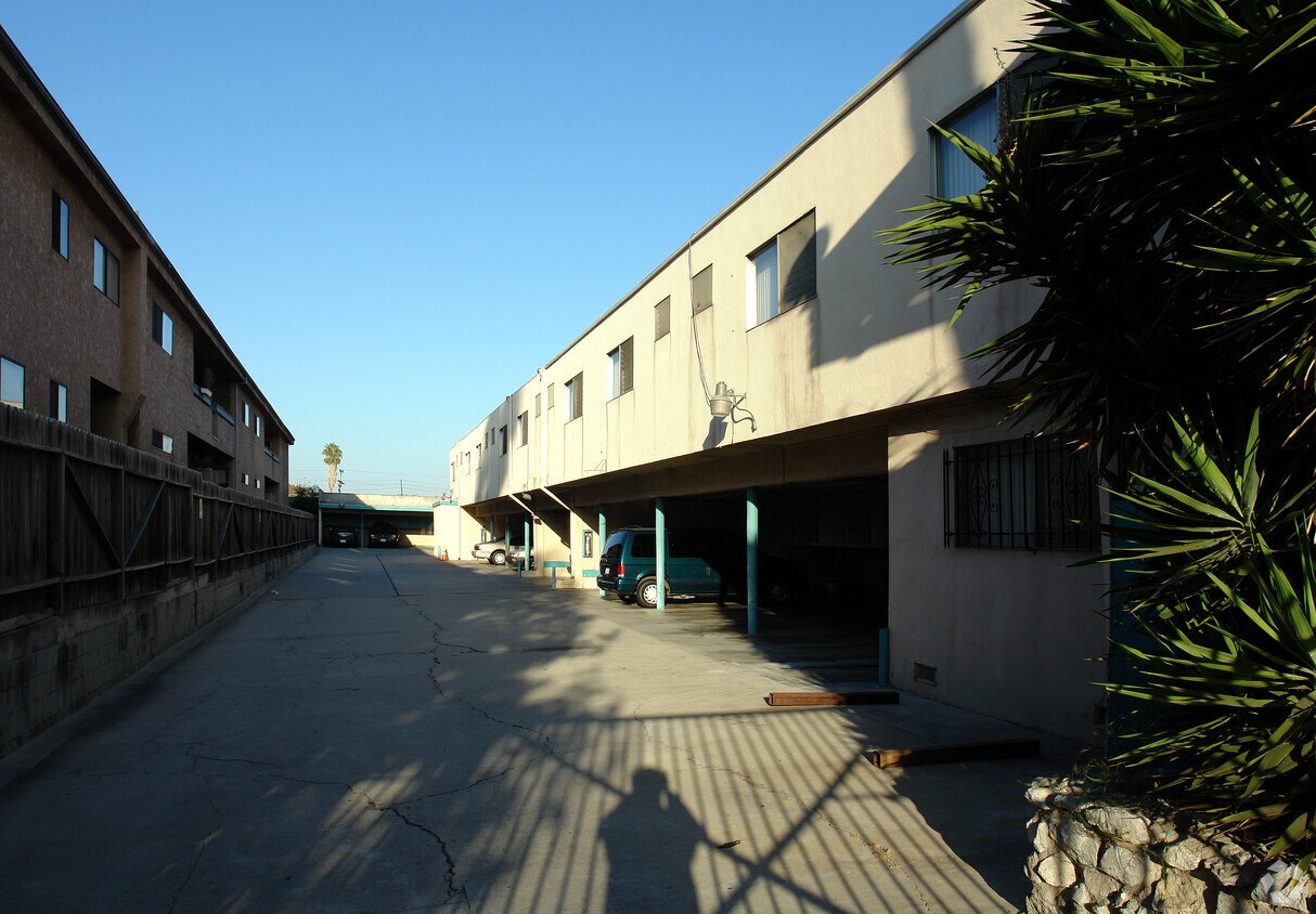Building Photo - 925 Enterprise Ave