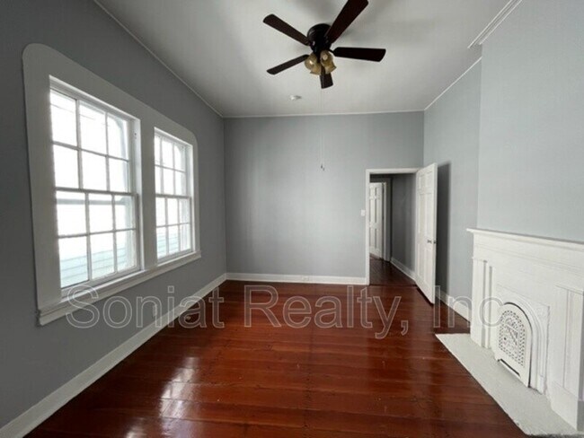 Building Photo - 442 Belleville St