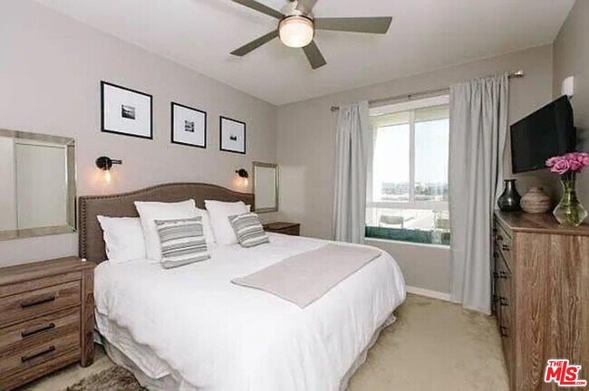Foto del edificio - 12655 Bluff Creek Dr