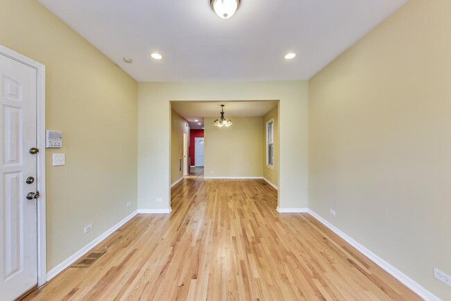 Foto del edificio - 3539 N Pulaski Rd