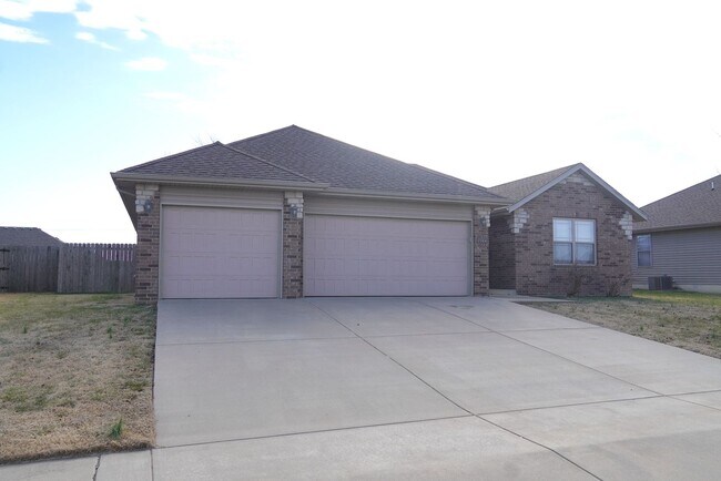 Foto del edificio - Beautiful 4 bedroom home for rent in Ozark!