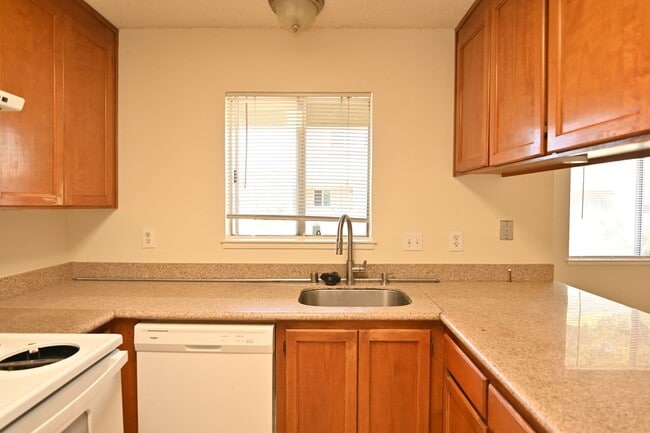 Building Photo - 3850 Meeks Terrace