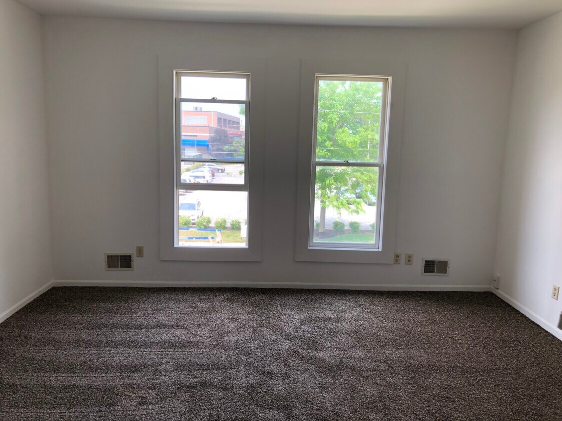 Living Room - 904 Owen St