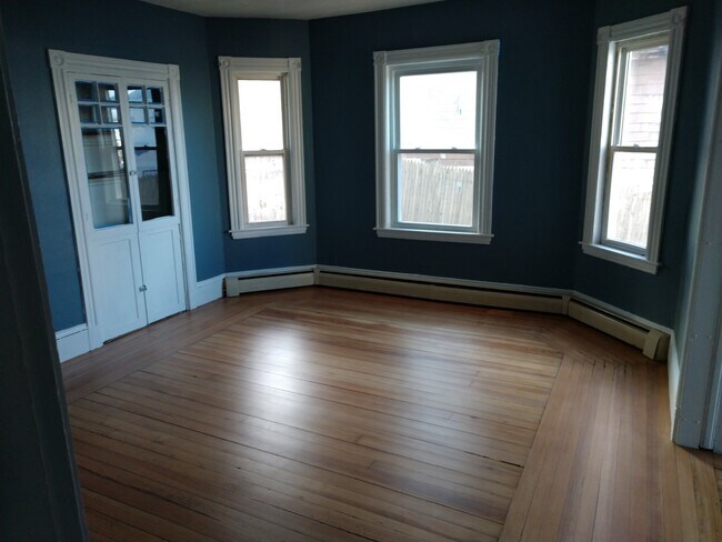 Building Photo - 172 Kittredge St