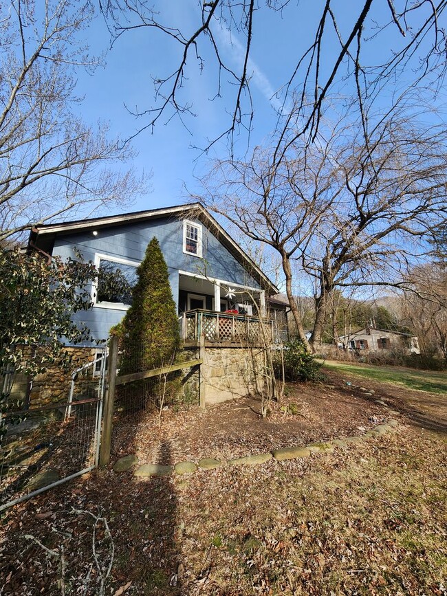 26 Mountain View Ave, Black Mountain, NC 28711 House Rental in Black