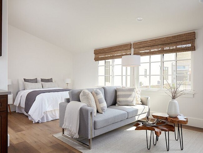 Living / Bedroom - 212 Cavalo Ct House