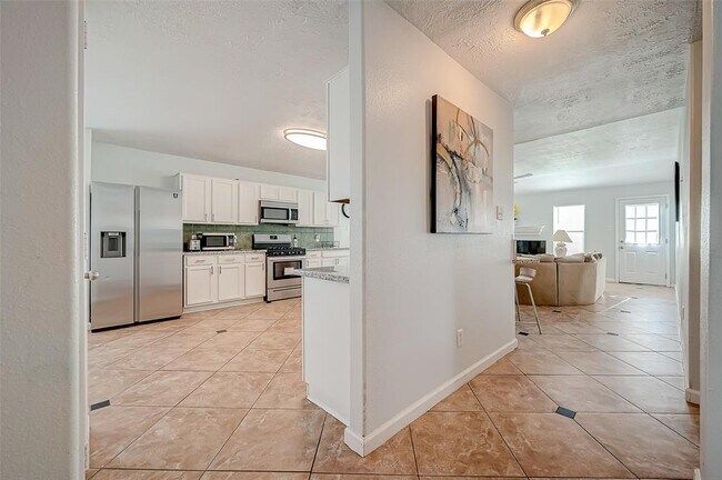 Building Photo - 7802 Royal Cliff Ct