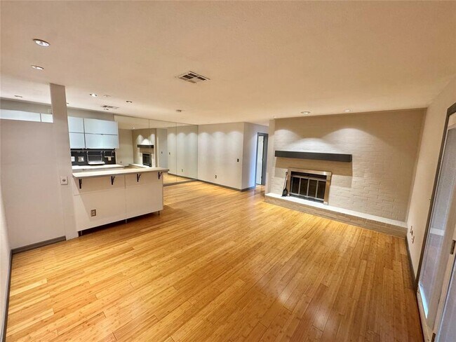 Foto del edificio - 4400 Hemingway Dr