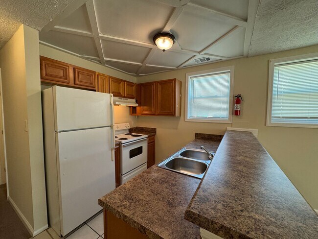 Foto del edificio - 5973-5973 Peco Ln