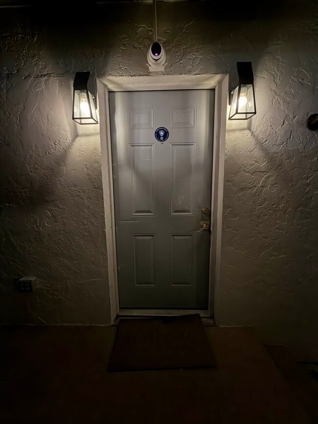 Building Photo - 6610 Golden Gate Pkwy