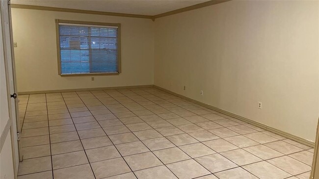 Building Photo - 7600 Burgoyne Dr.