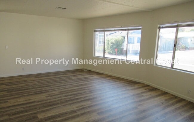 Building Photo - AVAILABLE APRIL - 2 BED, 2 BATH -  Manufac...