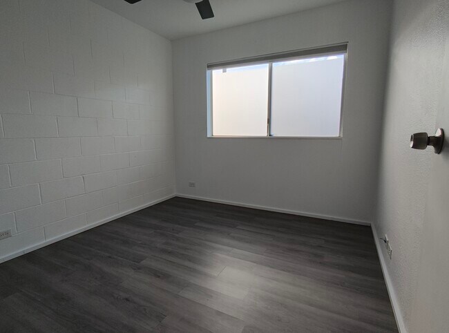 Building Photo - 92-1152 Panana St