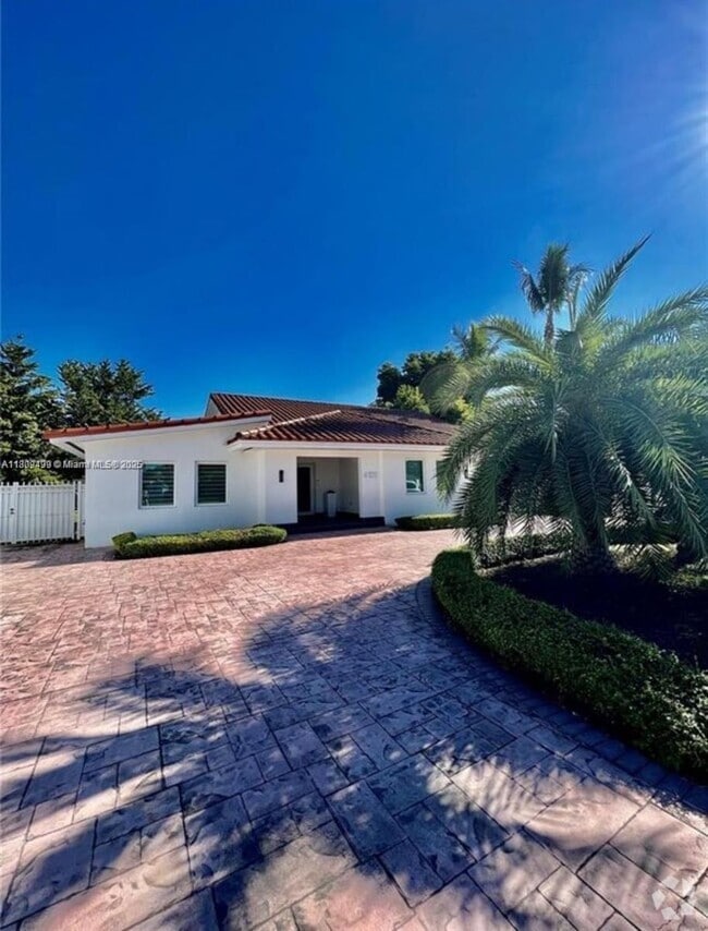 Building Photo - 4101 SW 99th Ct