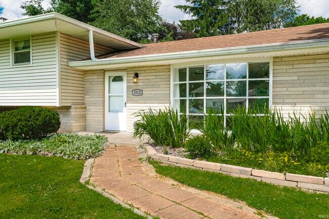 Building Photo - 3512 S Bainbridge Dr