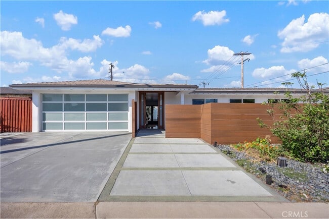 Building Photo - 496 E 16th St