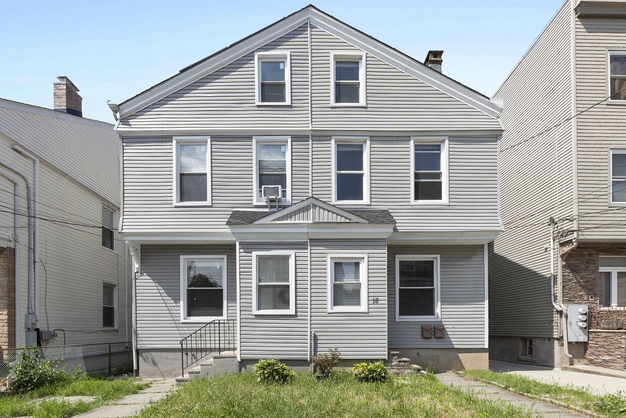 Primary Photo - 18 Howard Pl