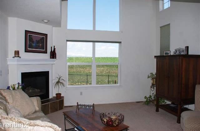 Building Photo - 1625 Rockview Cir