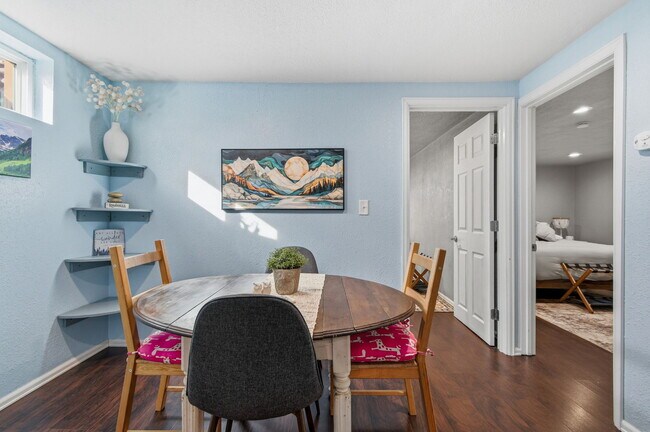 Foto del edificio - 1556 S Field Ct