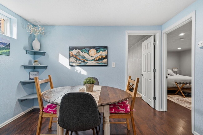 Building Photo - 1556 S Field Ct