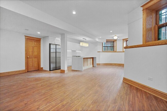 Foto del edificio - 664 W Wellington Ave