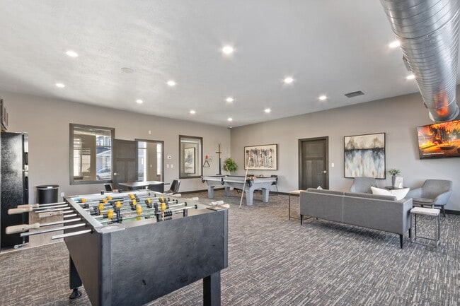 Building Photo - Creekside Commons