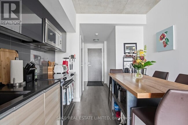 Building Photo - 1238 Dundas St E