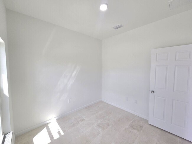 Foto del edificio - Brand new 3+DEN -2 BATHROOM 2 CAR GARAGE I...