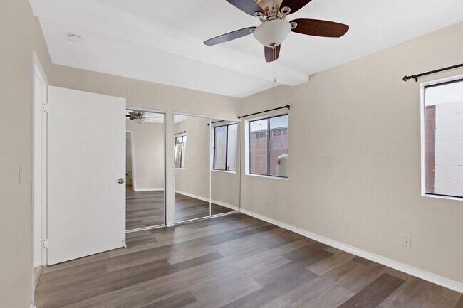 Foto del edificio - Gorgeous 4-Bedroom Pool Home South of the ...