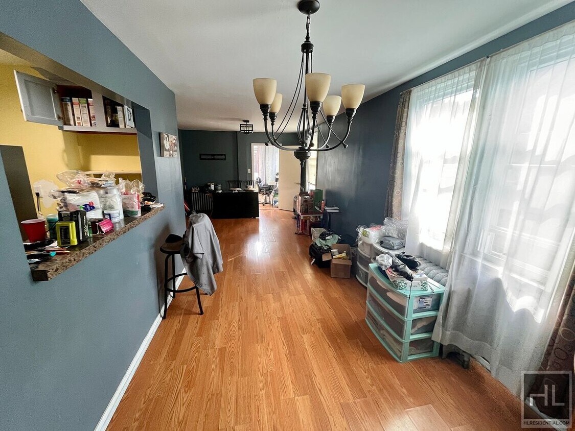 135 6St, Pelham, New York. Room for Rent in Village of Pelham, NY