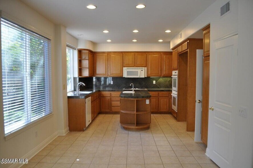 1596 Blue Canyon St, Thousand Oaks, CA 91320 - House Rental in