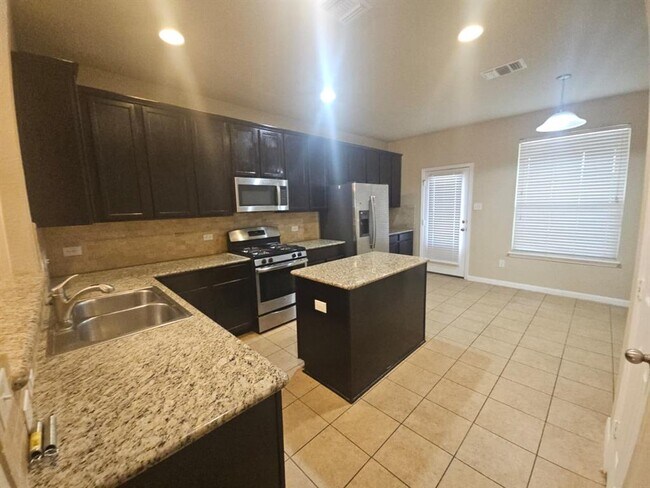 Foto del edificio - 534 Christopher's Cove