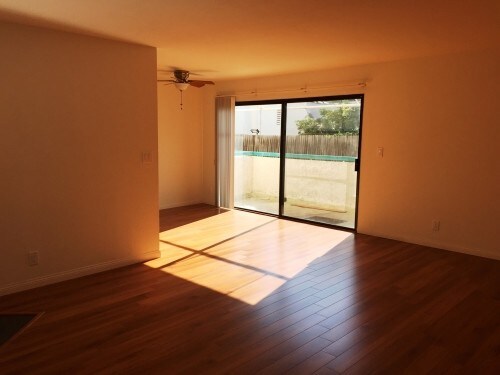 Building Photo - 647 N Hayworth Ave
