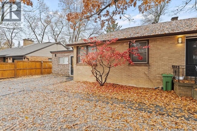 Photo du bâtiment - 432 Cabana Road W