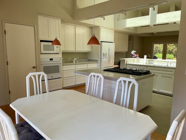 Building Photo - 138 Bradley Dr