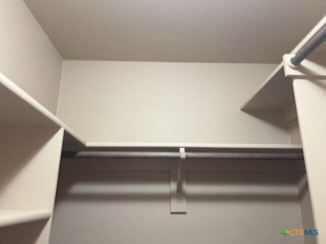 Building Photo - 2710 S Clear Creek Rd