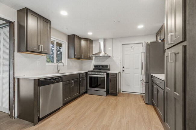 Foto del edificio - 1428 Laurel Dr