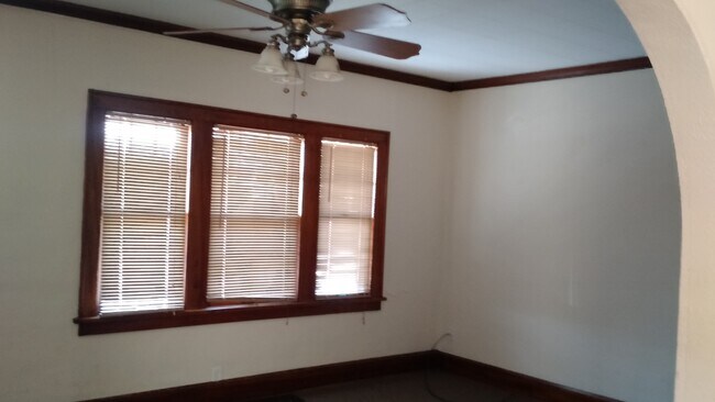 Building Photo - 1118 Revell Ave
