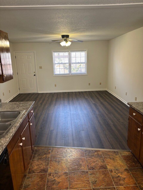 Foto del edificio - 208 Maple St