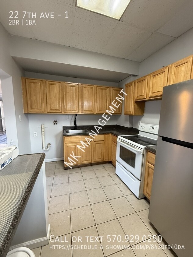 Primary Photo - 2 Bedroom 1 bath apartment with private en...