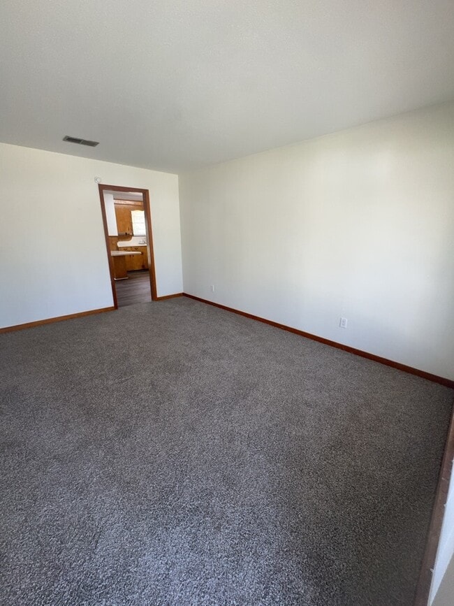 Building Photo - 2242 Castle Hill Dr