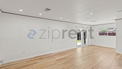 Building Photo - Unit