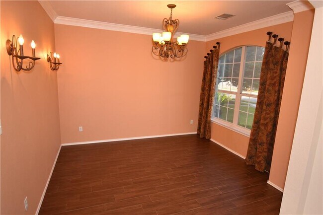 Building Photo - 2220 Speidel Dr