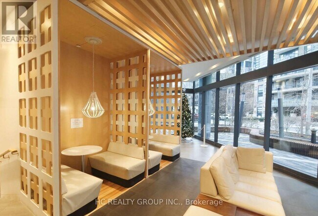 Photo du bâtiment - 45 Charles St E