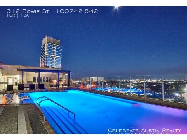 Foto del edificio - Rooftop Pool Overlooks Heart Of Austin