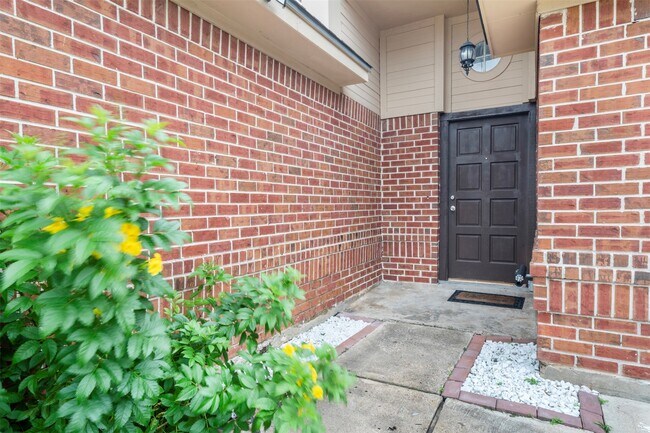 Foto del edificio - 6606 Laurel Glen Dr
